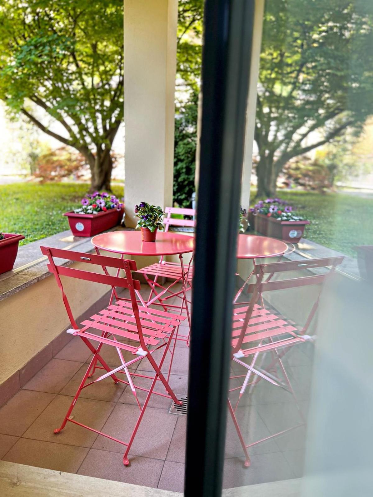 Laura S Garden - Romantic Place And Private Parking Apartment Mailand
